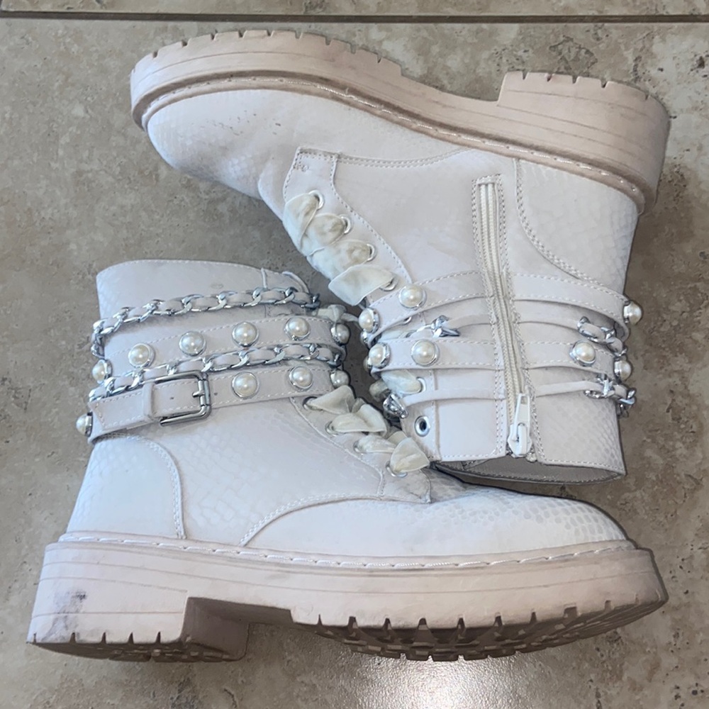 Sugar White Snakeskin Shine a combat Snow MOTO Boots 7.5 Ankle Boot